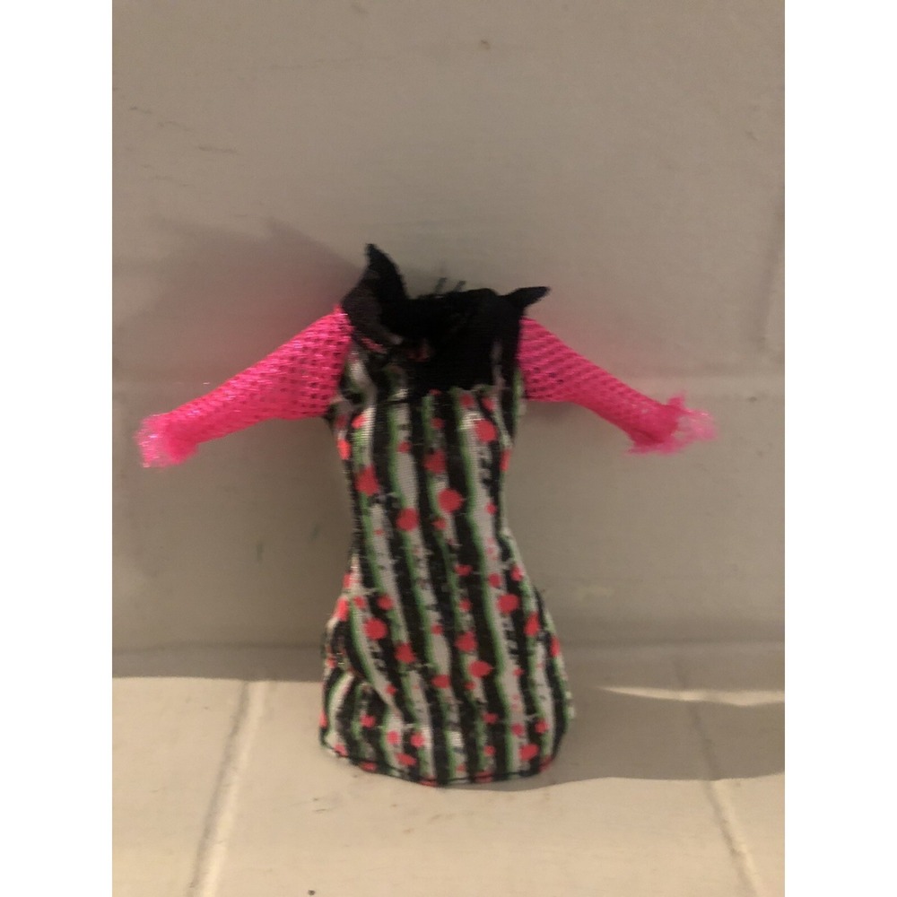 Monster High Doll Ghoulia Yelps Roller‎ Maze Pink Black White Striped Dress